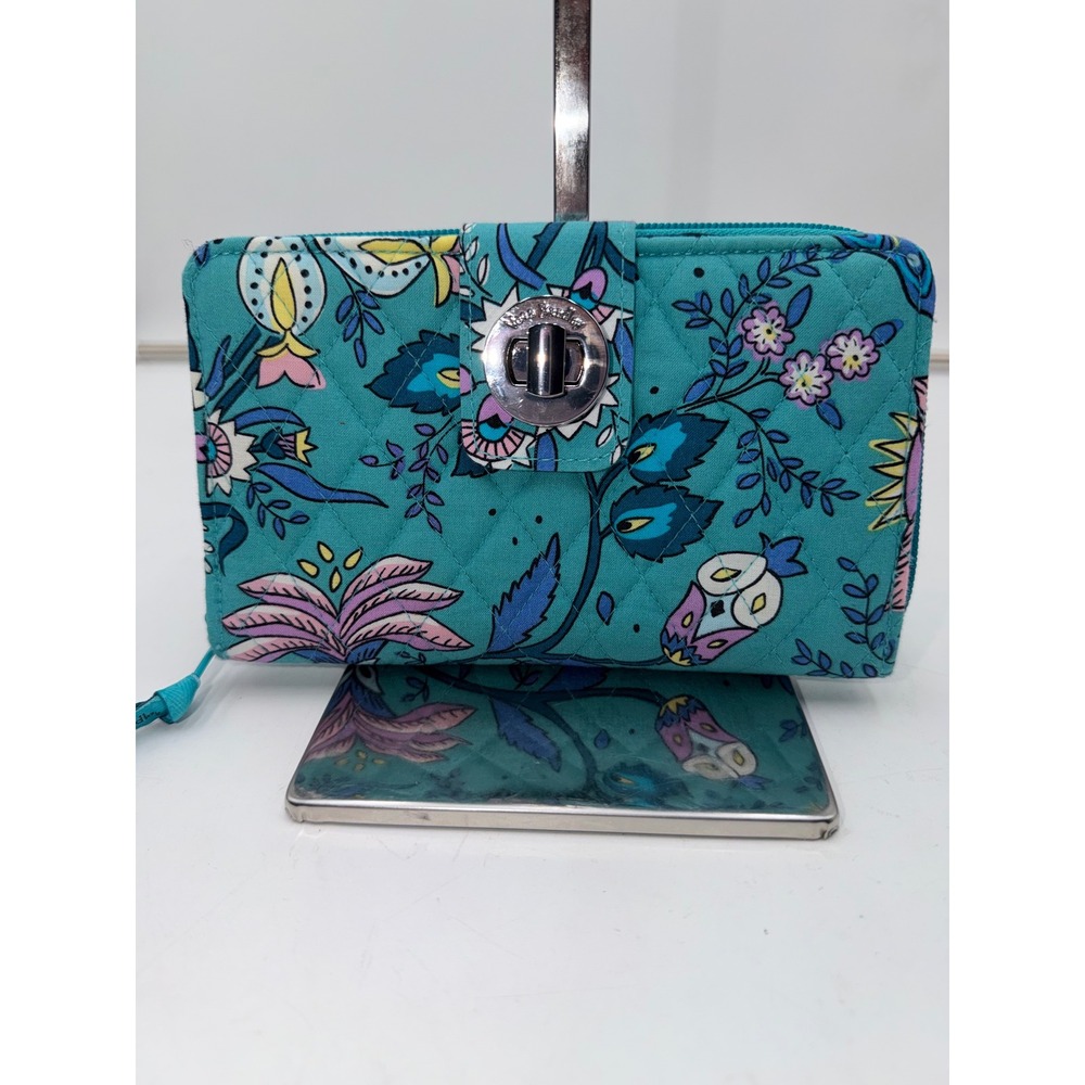 Vera Bradley Peacock Garden Quilted Floral Turnlock Wallet Zip Around Organizer